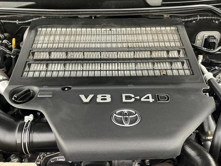 2013-Toyota-Land-Cruiser-200-45-D-V8-VX-Auto_12