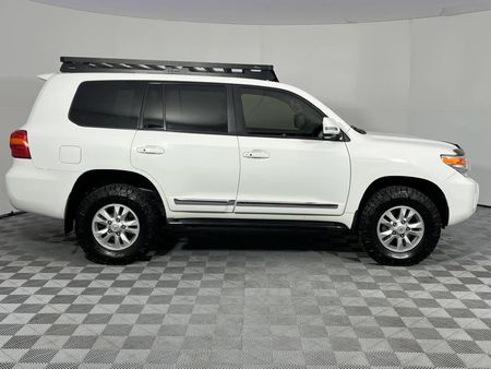 2013-Toyota-Land-Cruiser-200-45-D-V8-VX-Auto_16