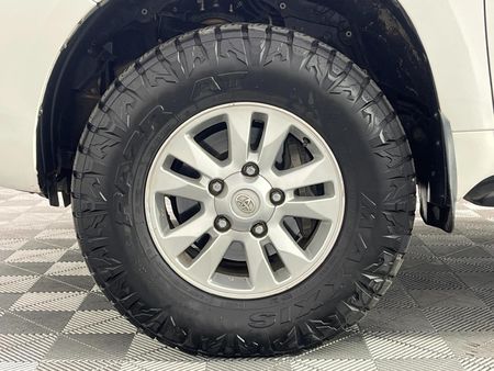 2013-Toyota-Land-Cruiser-200-45-D-V8-VX-Auto_4