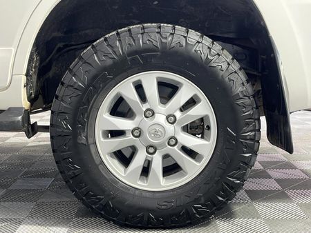 2013-Toyota-Land-Cruiser-200-45-D-V8-VX-Auto_6