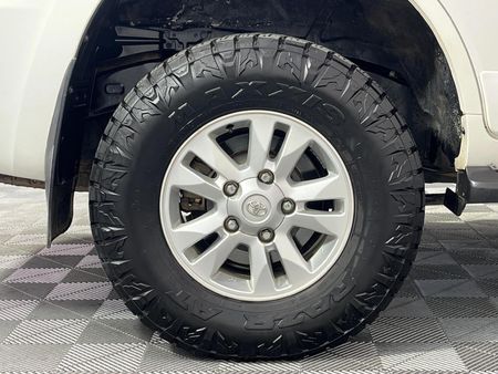 2013-Toyota-Land-Cruiser-200-45-D-V8-VX-Auto_7