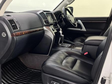 2013-Toyota-Land-Cruiser-200-45-D-V8-VX-Auto_8