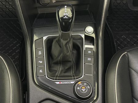 2022-Volkswagen-Tiguan-20-TSI-R-Line-4Motion-DSG-Auto-162kW_10