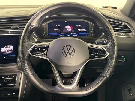 2022-Volkswagen-Tiguan-20-TSI-R-Line-4Motion-DSG-Auto-162kW_11