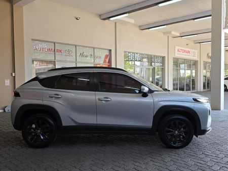 2025-Toyota-Starlet-Cross-15XS_10