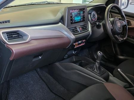 2025-Toyota-Starlet-Cross-15XS_12