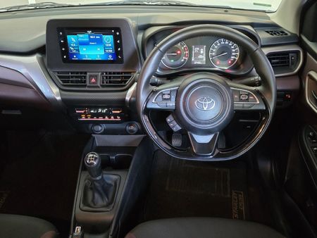 2025-Toyota-Starlet-Cross-15XS_17