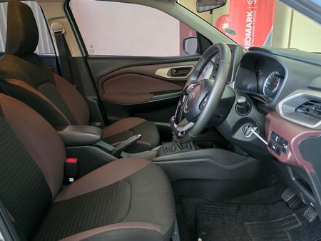 2025-Toyota-Starlet-Cross-15XS_18
