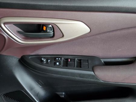 2025-Toyota-Starlet-Cross-15XS_28