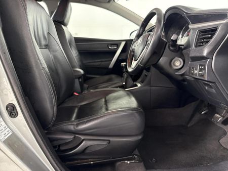 2014-Toyota-Corolla-16-Prestige_9