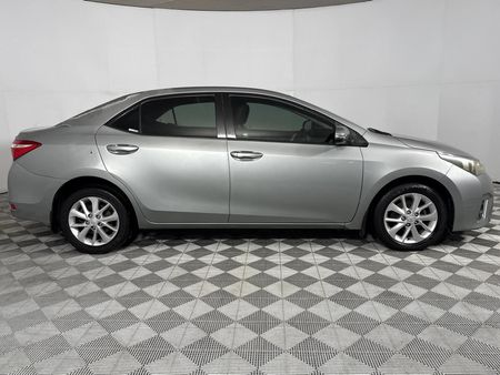 2014-Toyota-Corolla-16-Prestige_17