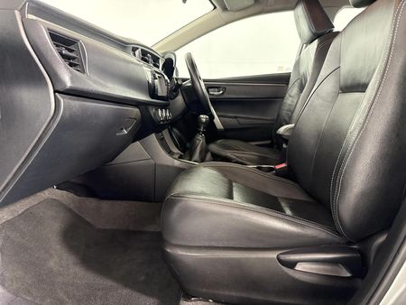 2014-Toyota-Corolla-16-Prestige_8