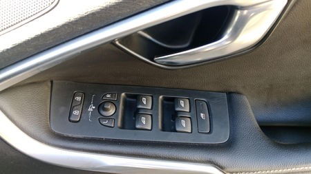 2016-Volvo-V40-D4-Momentum-Auto_11