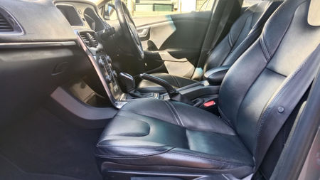 2016-Volvo-V40-D4-Momentum-Auto_14