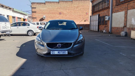 2016-Volvo-V40-D4-Momentum-Auto_1