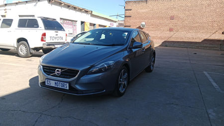 2016-Volvo-V40-D4-Momentum-Auto_2