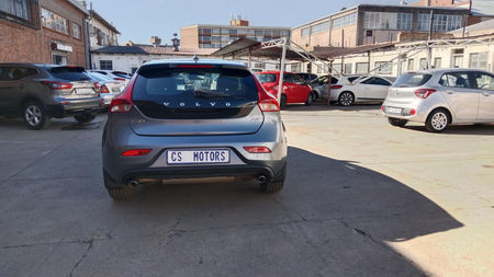 2016-Volvo-V40-D4-Momentum-Auto_5