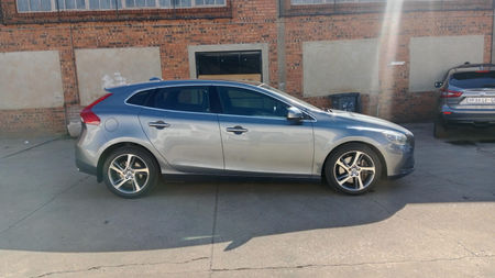 2016-Volvo-V40-D4-Momentum-Auto_7
