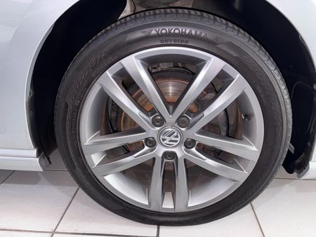 2017-Volkswagen-Golf-VII-14-TSI-Comfortline-R-Line-Auto_9