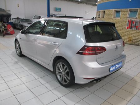 2017-Volkswagen-Golf-VII-14-TSI-Comfortline-R-Line-Auto_2