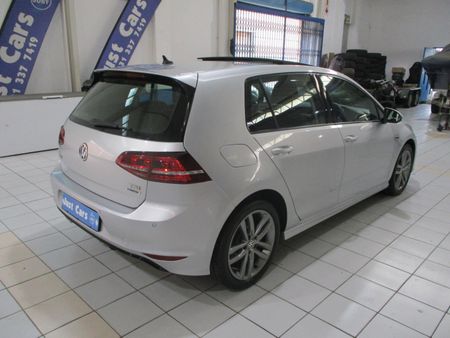 2017-Volkswagen-Golf-VII-14-TSI-Comfortline-R-Line-Auto_3