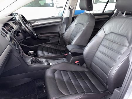 2017-Volkswagen-Golf-VII-14-TSI-Comfortline-R-Line-Auto_4
