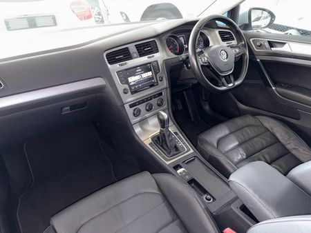 2017-Volkswagen-Golf-VII-14-TSI-Comfortline-R-Line-Auto_5