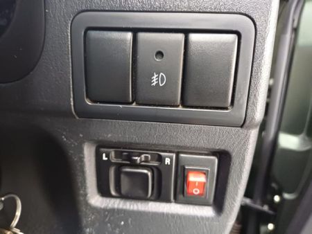 2015-Suzuki-Jimny-13-Auto_14