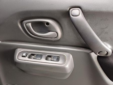 2015-Suzuki-Jimny-13-Auto_15