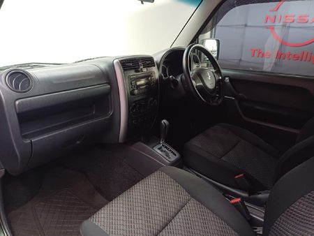 2015-Suzuki-Jimny-13-Auto_24
