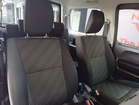 2015-Suzuki-Jimny-13-Auto_25