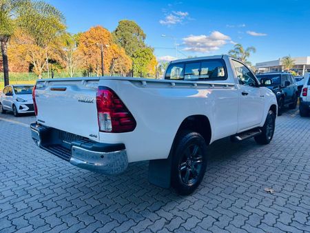 2026-Toyota-Hilux-24-GD-6-Raider-4x4-Single-Cab_6