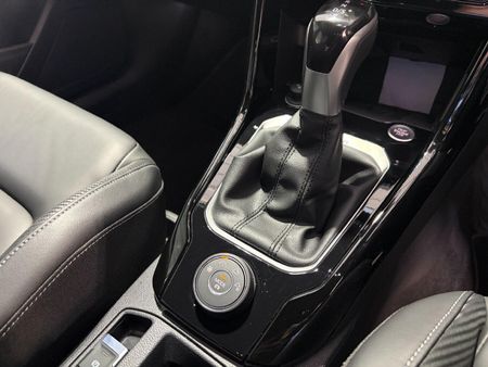 2026-Volkswagen-T-Roc-20-TSI-4M-R-Line-Auto_16