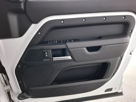 2025-Land-Rover-Defender-110-D350-X-Dynamic-HSE_7
