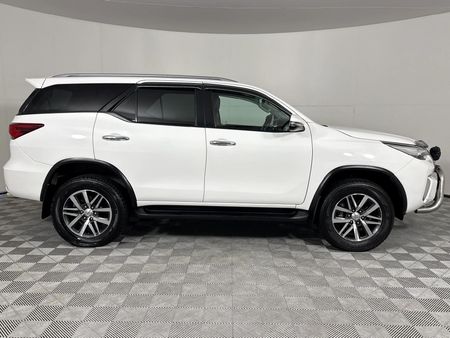2018-Toyota-Fortuner-28-GD-6-Raised-Body-Auto_17