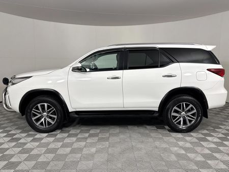 2018-Toyota-Fortuner-28-GD-6-Raised-Body-Auto_19
