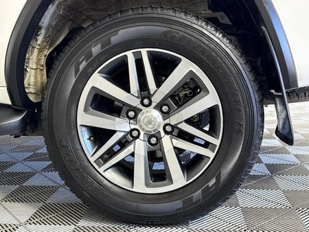2018-Toyota-Fortuner-28-GD-6-Raised-Body-Auto_6