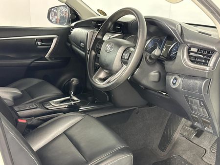 2022-Toyota-Fortuner-24-GD-6-Raised-Body-Auto_9