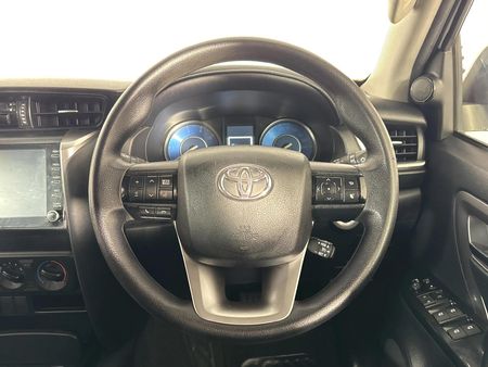 2022-Toyota-Fortuner-24-GD-6-Raised-Body-Auto_12