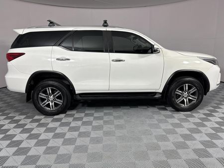 2022-Toyota-Fortuner-24-GD-6-Raised-Body-Auto_17