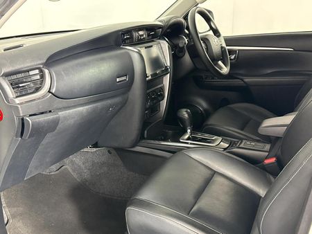 2022-Toyota-Fortuner-24-GD-6-Raised-Body-Auto_8
