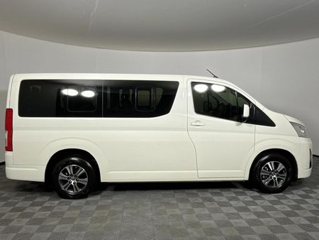 2022-Toyota-Quantum-28-GL-11-seat_18