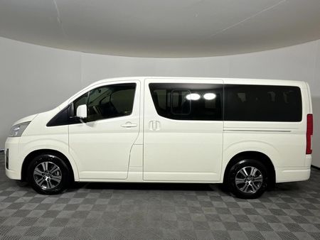 2022-Toyota-Quantum-28-GL-11-seat_20