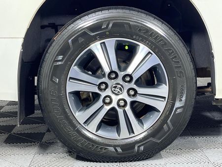 2022-Toyota-Quantum-28-GL-11-seat_7