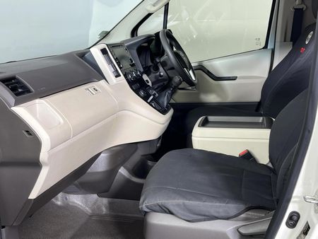 2022-Toyota-Quantum-28-GL-11-seat_8