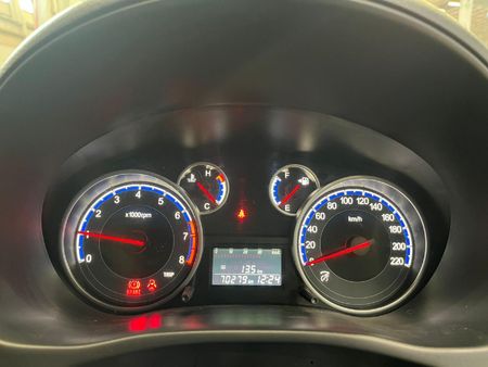 2011-Suzuki-SX4-20_10