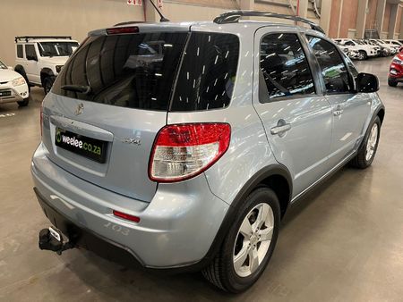 2011-Suzuki-SX4-20_2