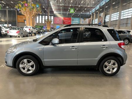 2011-Suzuki-SX4-20_5