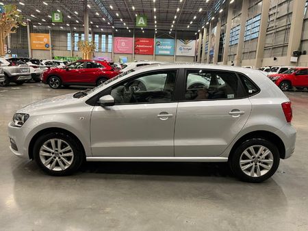 2024-Volkswagen-Polo-Vivo-16-Comfortline-Auto-5-dr_5