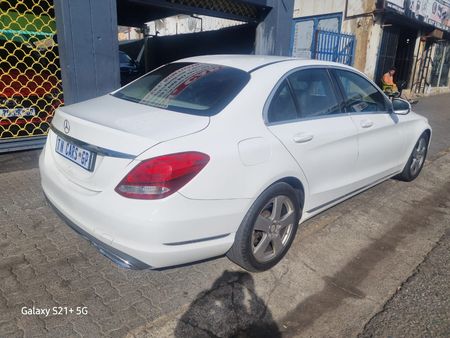 2016-Mercedes-Benz-C-Class-C-180-Auto_14